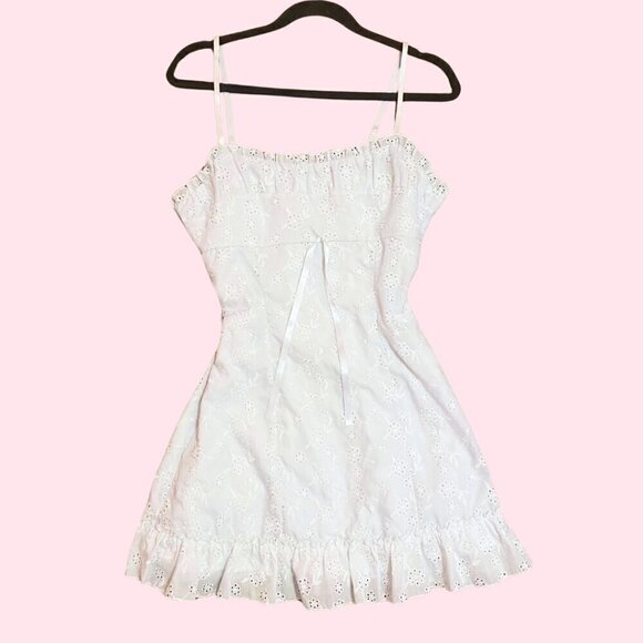 Dreamy & Feminine: Shein White Eyelet Lace Mini Dress - Size M 🤍 - Picture 2 of 8